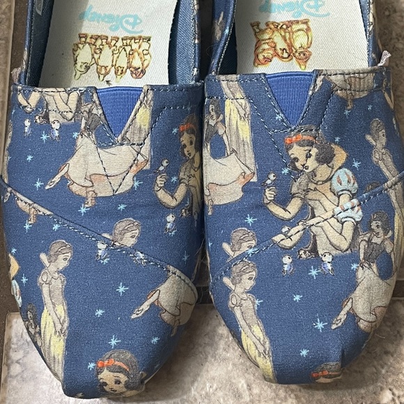 Toms Shoes - Toms Disney Snow White shoes size 6.5